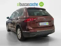 Usado VW Tiguan Life 150 CV (110 kW) 2021 Granate SUV