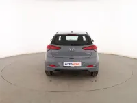 Usado Hyundai i20 85 CV (62 kW) 2015 Gris Berlina