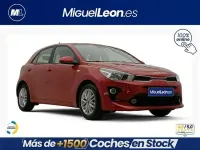Usado Kia Rio 84 CV (61 kW) 2023 Rojo Berlina