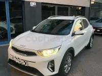 Usado Kia Stonic 100 CV (73 kW) 2022 Blanco SUV