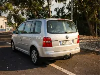 Usado VW Touran Trendline 140 CV (102 kW) 2005 Gris / plata Monovolumen