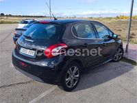 Usado Peugeot 208 Allure 92 CV (67 kW) 2014 Negro Utilitario