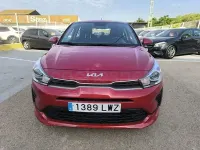 Usado Kia Rio 84 CV (61 kW) 2022 Rojo Berlina