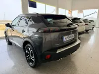 Usado Peugeot 2008 Allure 130 CV (95 kW) 2023 Gris / plata SUV