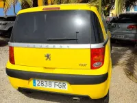 Usado Peugeot 1007 69 CV (50 kW) 2006 Amarillo Monovolumen
