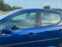 Usado Peugeot 207 70 CV (51 kW) 2006 Azul Berlina