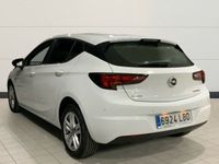 Usado Opel Astra Selective 110 CV (80 kW) 2019 Blanco Familiar