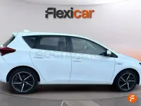 Usado Toyota Auris Hybrid 136 CV (100 kW) 2018 Blanco Berlina