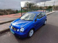 Usado VW Polo Advance 75 CV (55 kW) 2004 Azul Berlina