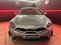 Usado Kia Ceed 120 CV (88 kW) 2024 Gris / plata Utilitario