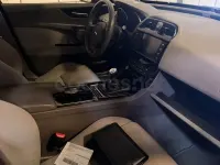 Usado Jaguar XE Prestige 180 CV (132 kW) 2017 Negro Berlina