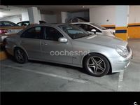 Usado Mercedes E270 Avantgarde 177 CV (130 kW) 2004 Gris / plata Berlina