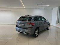 Usado Skoda Kamiq Ambition 110 CV (80 kW) 2022 Gris / plata SUV