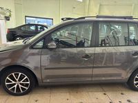 Usado VW Touran Advance 105 CV (77 kW) 2011 Gris / plata Monovolumen