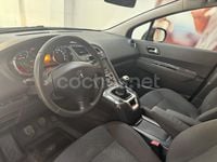 Usado Peugeot 5008 Active 115 CV (84 kW) 2013 Gris / plata Monovolumen