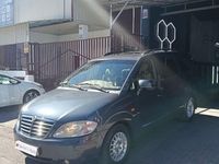 Usado Ssangyong (KGM) Rodius Limited 155 CV (114 kW) 2013 Gris / plata Monovolumen