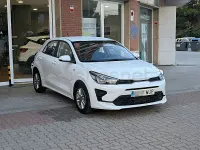 Usado Kia Rio 84 CV (61 kW) 2023 Blanco Berlina