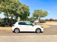 Usado Peugeot 308 Active 130 CV (95 kW) 2017 Blanco Berlina