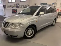 Usado SsangYong Rodius 165 CV (121 kW) 2011 Gris / plata Monovolumen