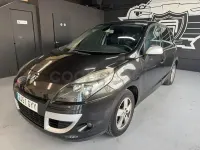 Usado Renault Scénic Dynamique 105 CV (77 kW) 2010 Negro Monovolumen