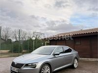 Usado Skoda Superb Ambition 150 CV (110 kW) 2015 Gris / plata Berlina