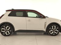 Usado Renault 5 E-Tech Techno 88 kW (120 CV) 2025 Blanco nacarado con techo negro Berlina