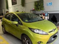 Usado Ford Fiesta Trend 68 CV (50 kW) 2010 Verde Berlina