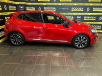 Usado Renault Clio V Techno 90 CV (66 kW) 2024 Rojo Berlina