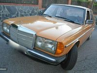 Usado Mercedes 300 82 CV (60 kW) 1979 Naranja Berlina