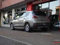 Usado Peugeot 3008 Style 120 CV (88 kW) 2015 Gris / plata Familiar