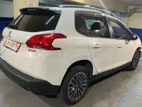 Usado Peugeot 2008 Active 100 CV (73 kW) 2015 Blanco SUV