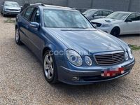 Usado Mercedes E220 Classic 143 CV (105 kW) 2003 Azul Berlina