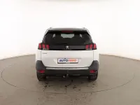 Usado Peugeot 5008 Allure 130 CV (95 kW) 2020 Blanco SUV