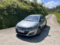 Usado Opel Astra Selective 110 CV (80 kW) 2013 Gris / plata Berlina