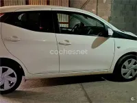 Usado Toyota Aygo X-play 69 CV (50 kW) 2016 Blanco Utilitario