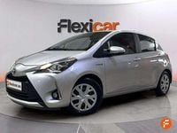 Usado Toyota Yaris Hybrid Active 100 CV (73 kW) 2019 Gris Utilitario