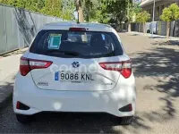 Usado Toyota Yaris Hybrid Active 100 CV (73 kW) 2018 Blanco Berlina