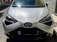 Usado Toyota Aygo X-play 69 CV (50 kW) 2019 Gris / plata Utilitario