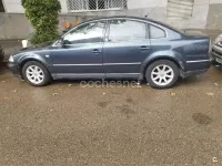Usado VW Passat Edition 130 CV (95 kW) 2004 Azul Berlina