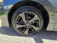 Usado Honda Civic Elegance 129 CV (94 kW) 2018 Gris / plata Berlina