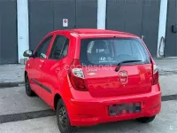 Usado Hyundai i10 Comfort 69 CV (50 kW) 2012 Rojo Utilitario