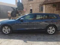Usado Volvo V60 Momentum 150 CV (110 kW) 2019 Azul Familiar