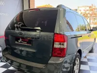 Usado Kia Carnival 185 CV (136 kW) 2009 Gris / plata Monovolumen