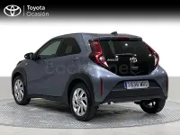 Usado Toyota Aygo X Play 72 CV (52 kW) 2024 Gris / plata SUV