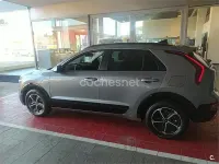 Usado Kia Niro 141 CV (103 kW) 2022 Gris / plata SUV
