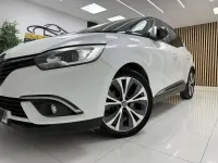 Usado Renault Scénic IV Zen 131 CV (96 kW) 2017 Blanco Monovolumen