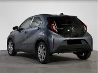 Usado Toyota Aygo X Play 72 CV (52 kW) 2024 Gris / plata SUV