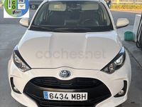 Usado Toyota Yaris Hybrid Active 116 CV (85 kW) 2022 Blanco Berlina
