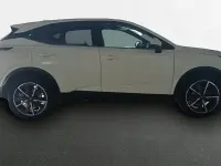 Usado Nissan Qashqai Tekna 140 CV (102 kW) 2022 Lunar white (perlada) SUV
