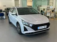 Usado Hyundai i20 100 CV (73 kW) 2025 Gris / plata Utilitario